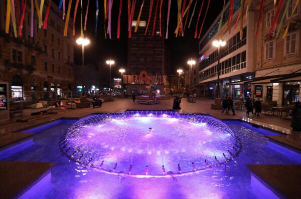 Rijeka: Dizalice i fontane osvijetljene ljubičastim svjetlom povodom Svjetskog dana epilepsije