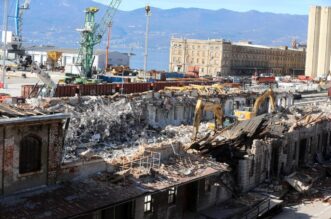 Rijeka: Rušenje željezničkih skladišta 3b