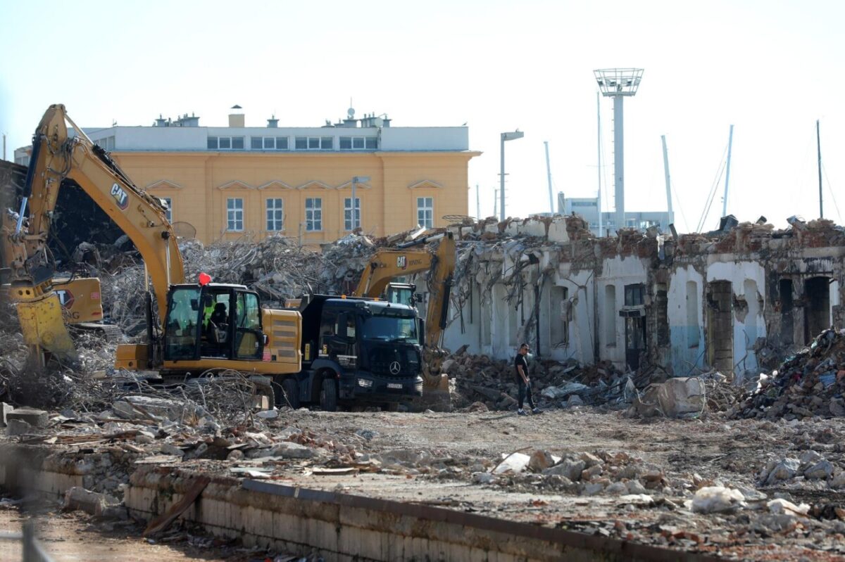 Rijeka: Rušenje željezničkih skladišta 3b