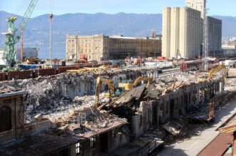 Rijeka: Rušenje željezničkih skladišta 3b