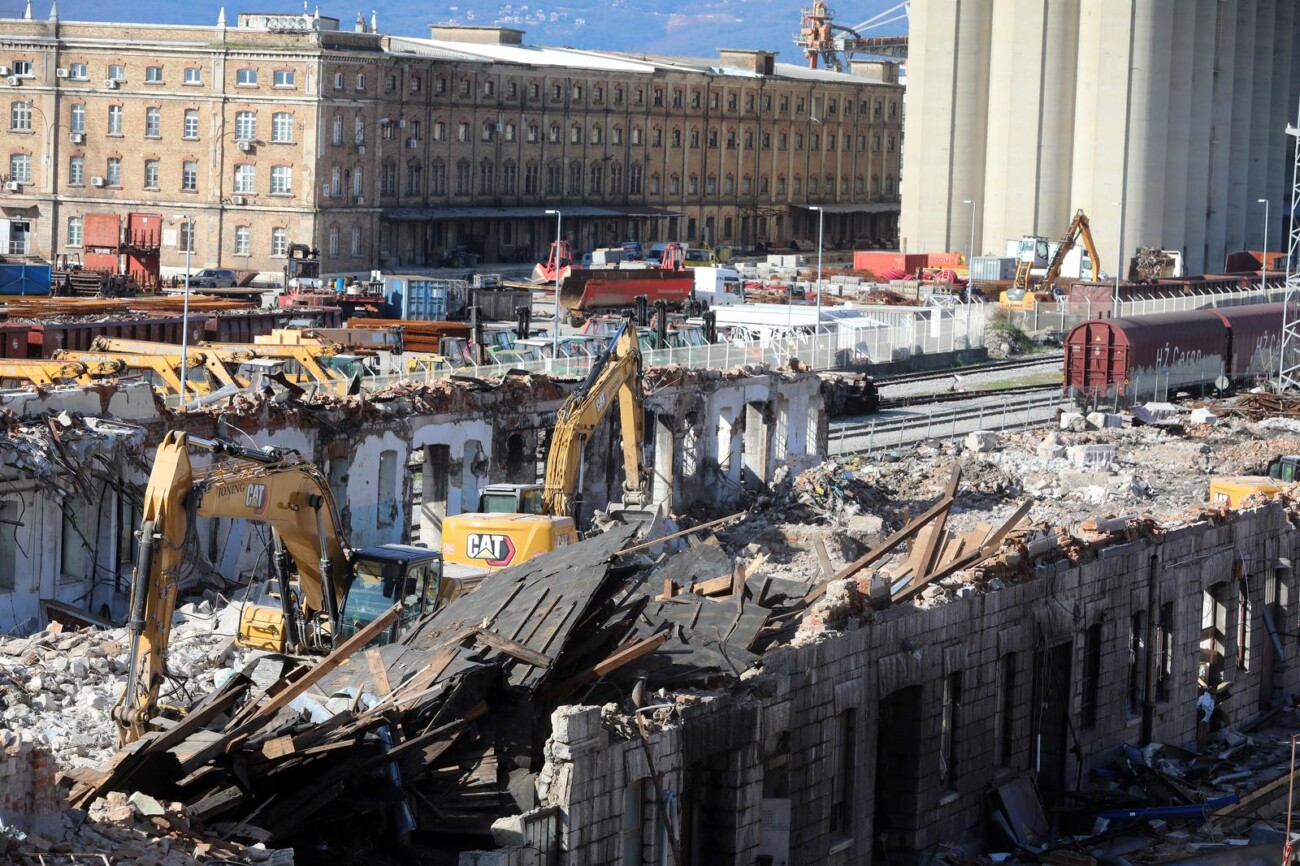 Rijeka: Rušenje željezničkih skladišta 3b Rijeka: Rušenje željezničkih skladišta 3b