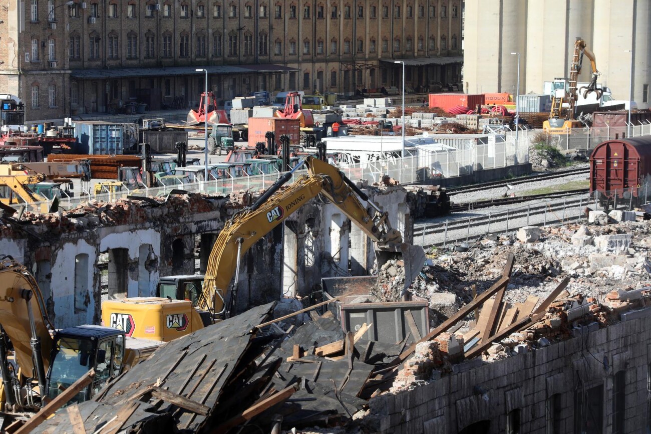 Rijeka: Ruenje eljezni?kih skladita 3b Rijeka: Ruenje eljezni?kih skladita 3b