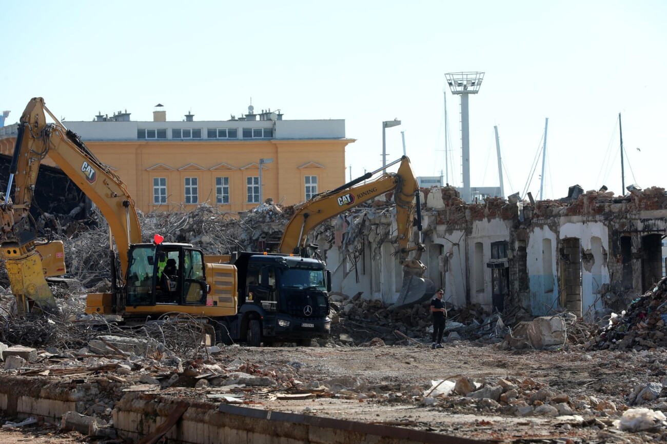 Rijeka: Ruenje eljezni?kih skladita 3b Rijeka: Ruenje eljezni?kih skladita 3b