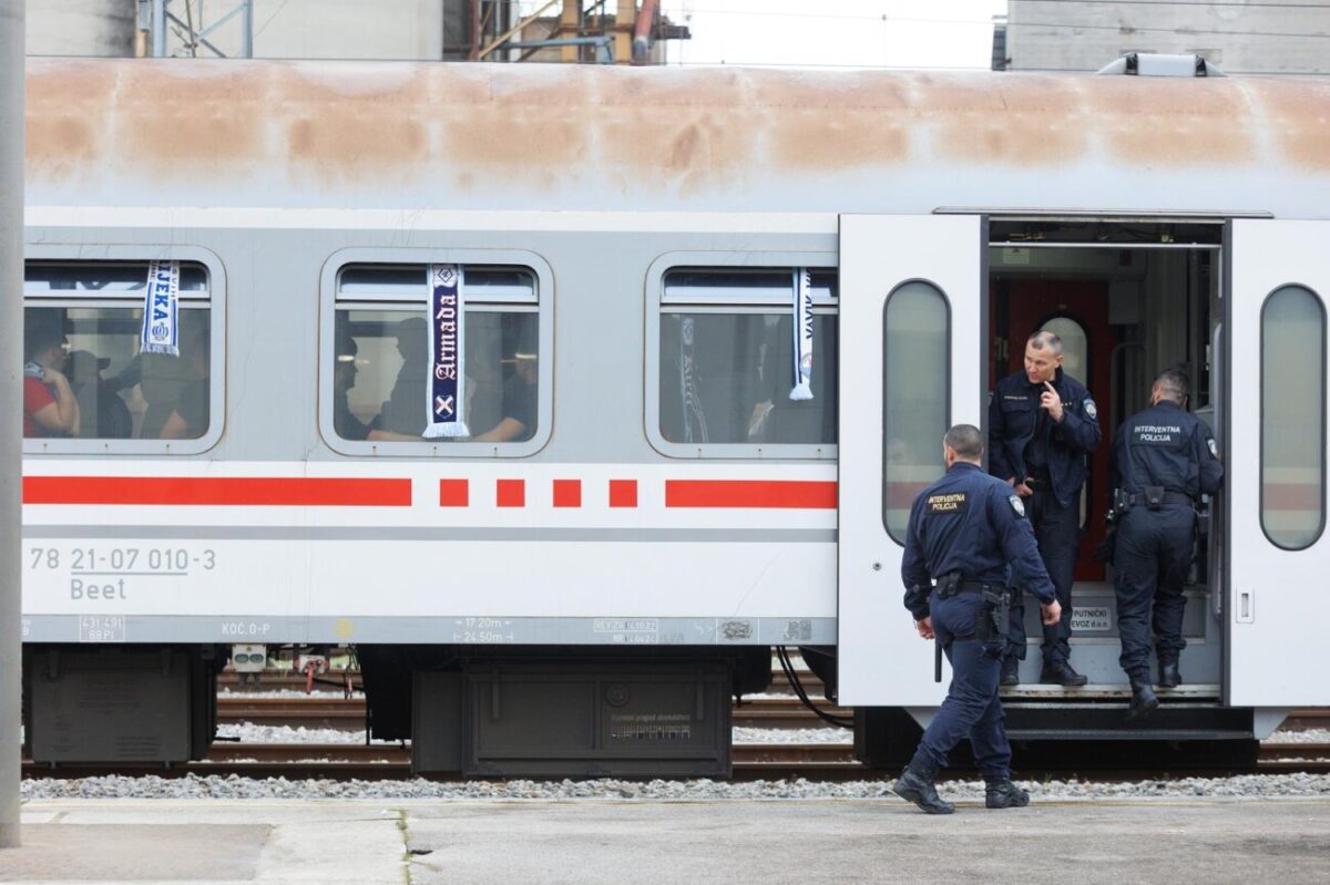 Rijeka: Polazak Bijelog vlaka s Armadom na derbi u Zagreb