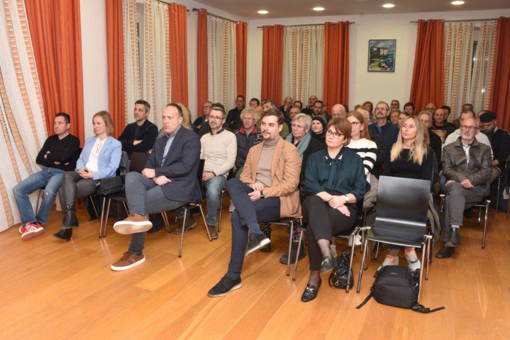 CAMPARI PGZ KNJIGA CRES (11)