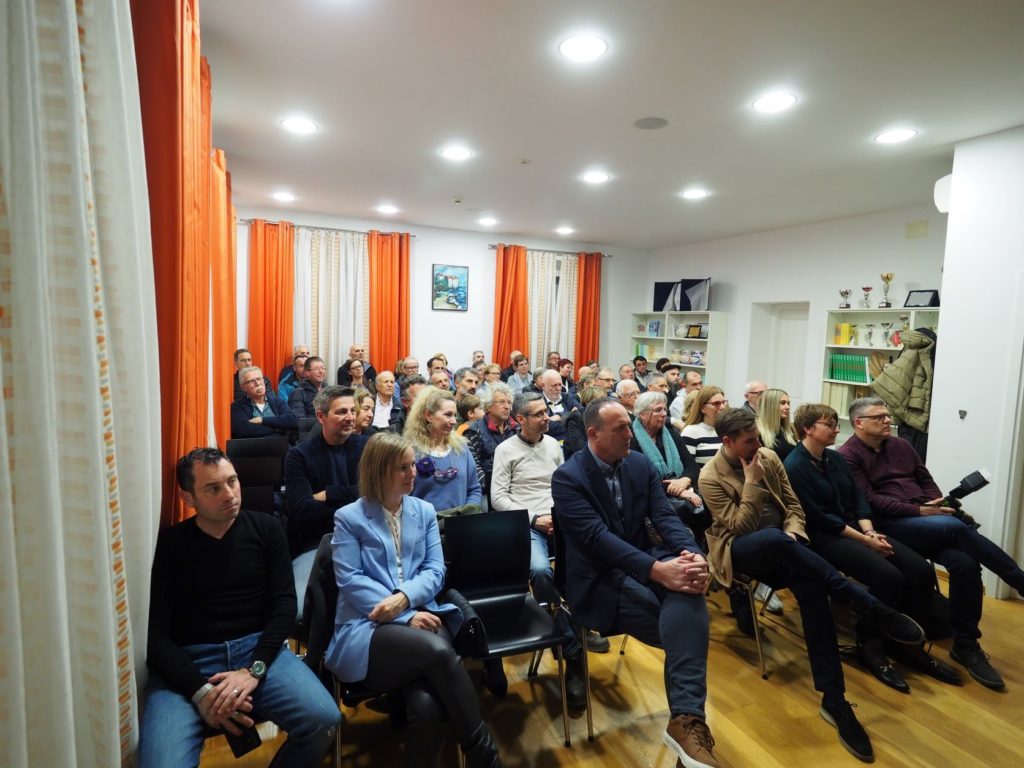 CAMPARI PGZ KNJIGA CRES (12)