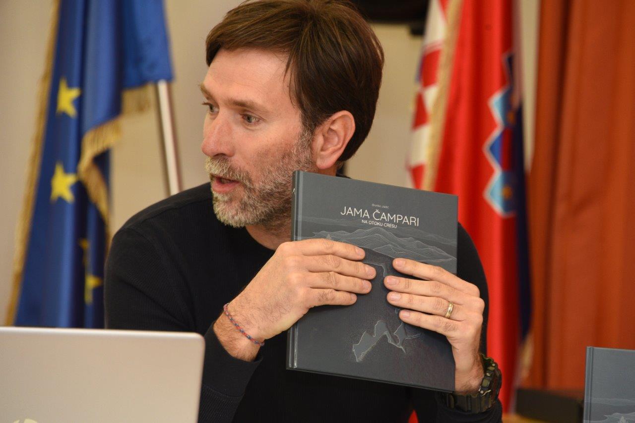 CAMPARI PGZ KNJIGA CRES (3)