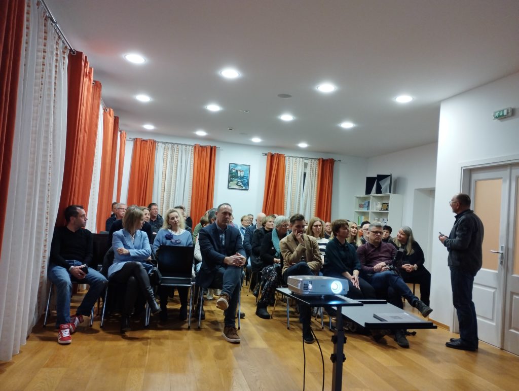 CAMPARI PGZ KNJIGA CRES (4)