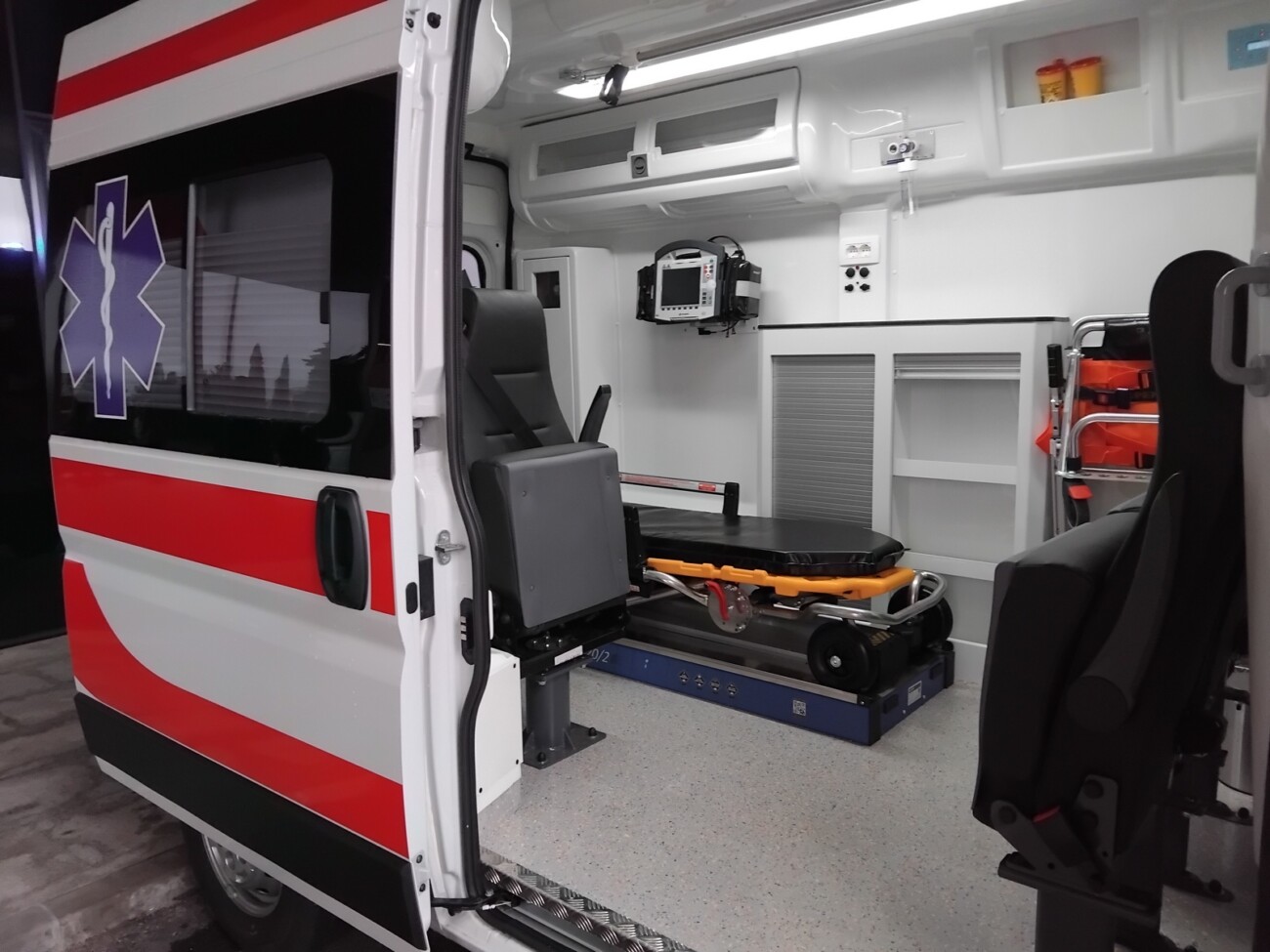 Donacija sanitetskog vozila (2)