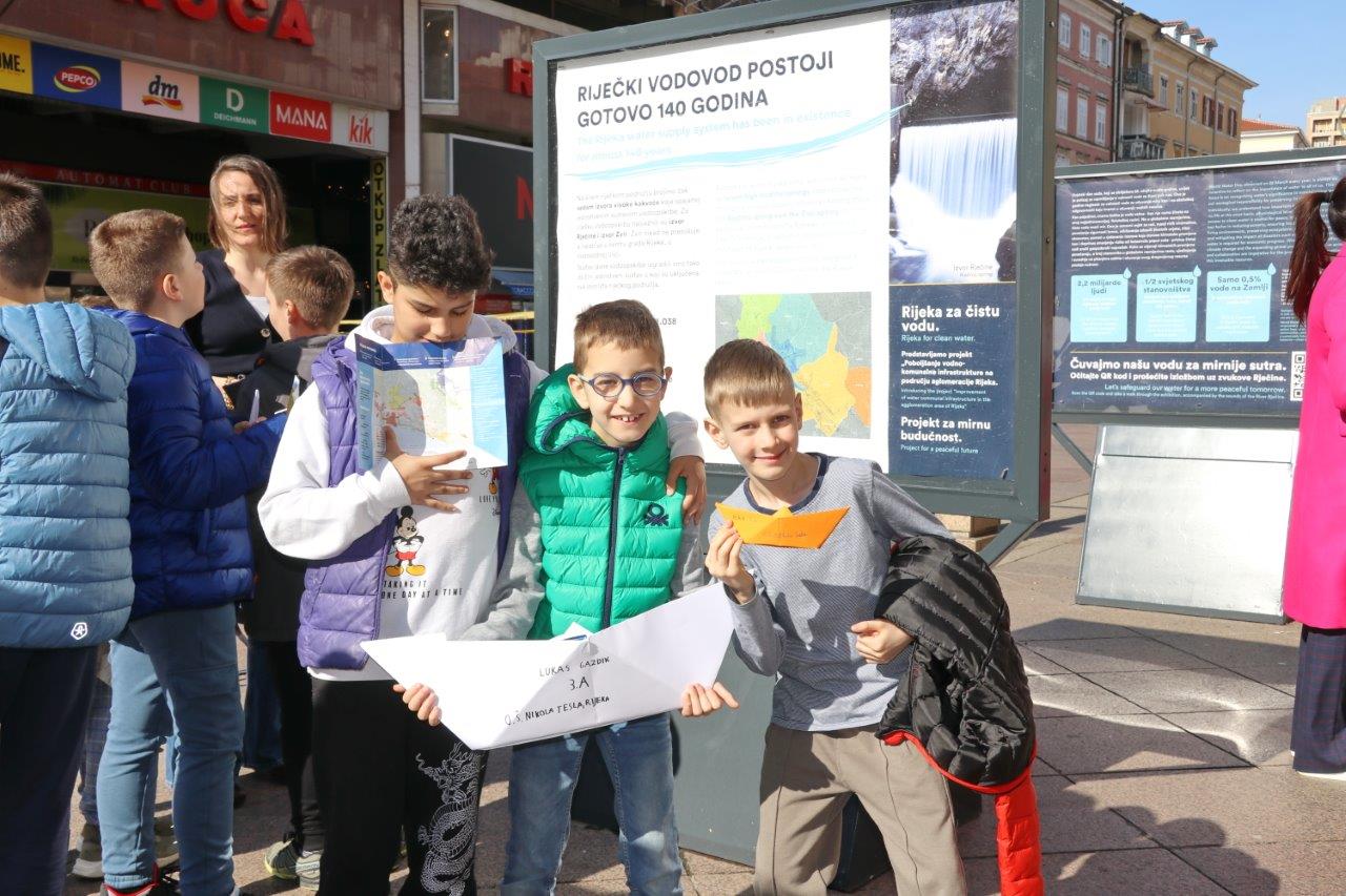 Izložba-na-postamentima-Voda-za-mir-1 Izložba-na-postamentima-Voda-za-mir-1