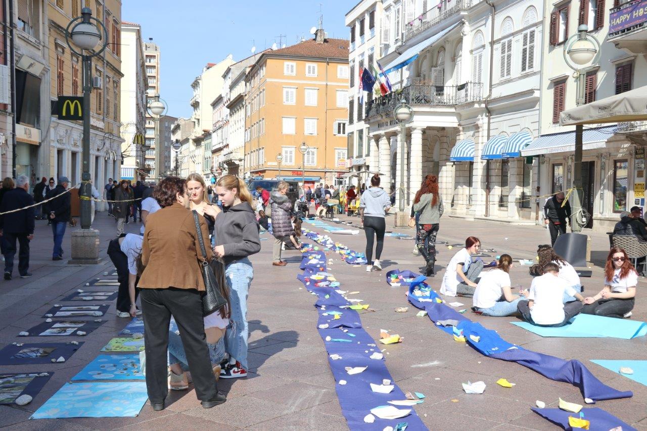 Izložba-na-postamentima-Voda-za-mir-15 Izložba-na-postamentima-Voda-za-mir-15