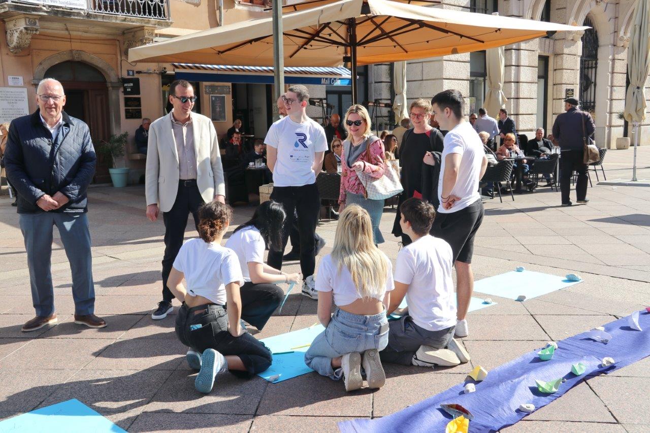 Izložba-na-postamentima-Voda-za-mir-17 Izložba-na-postamentima-Voda-za-mir-17