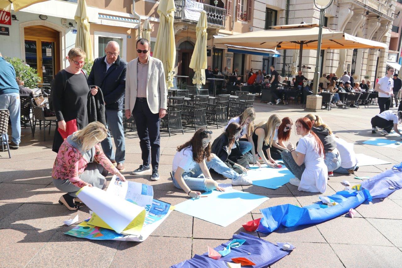 Izložba-na-postamentima-Voda-za-mir-18 Izložba-na-postamentima-Voda-za-mir-18