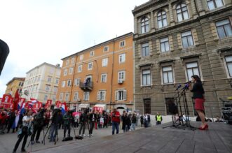 Rijeka: Veliki prosvjed oporbe na trgu 128 brigade HV