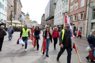 Rijeka: Veliki prosvjed oporbe na trgu 128 brigade HV