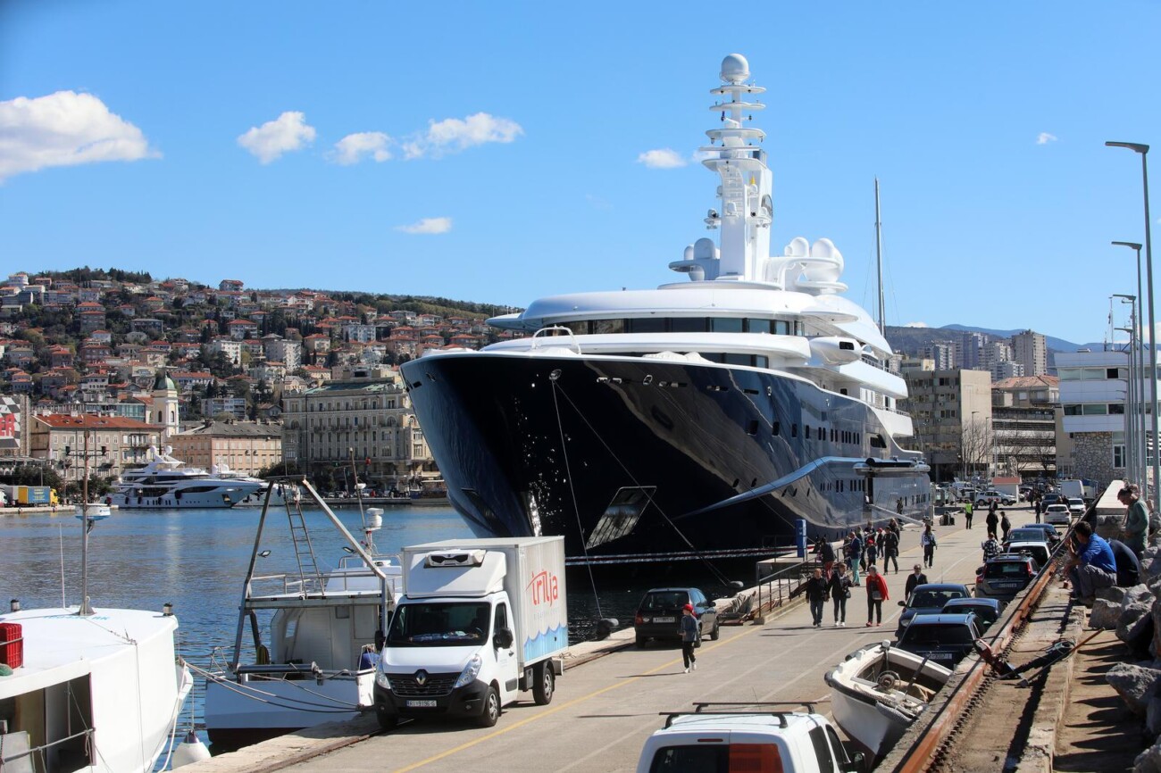 Rijeka: Mega jahta Al M irqab uplovila u riječku luku