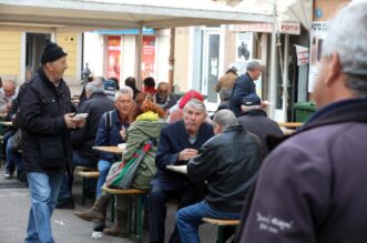 Rijeka: Podijeljeno 2500 porcija friganih srdela