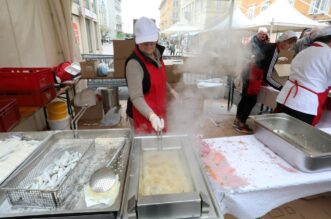 Rijeka: Podijeljeno 2500 porcija friganih srdela