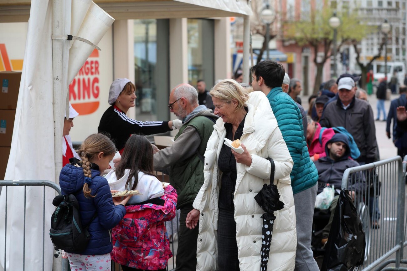 Rijeka: Podijeljeno 2500 porcija friganih srdela Rijeka: Podijeljeno 2500 porcija friganih srdela
