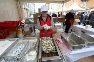 Rijeka: Podijeljeno 2500 porcija friganih srdela