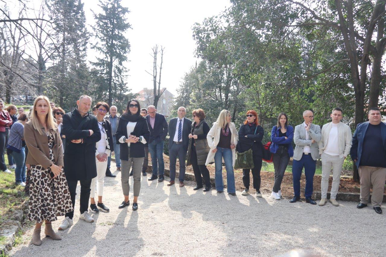 Postavljanje-špine-za-vodu-ispred-Medicinskog-fakulteta-3 Postavljanje-špine-za-vodu-ispred-Medicinskog-fakulteta-3