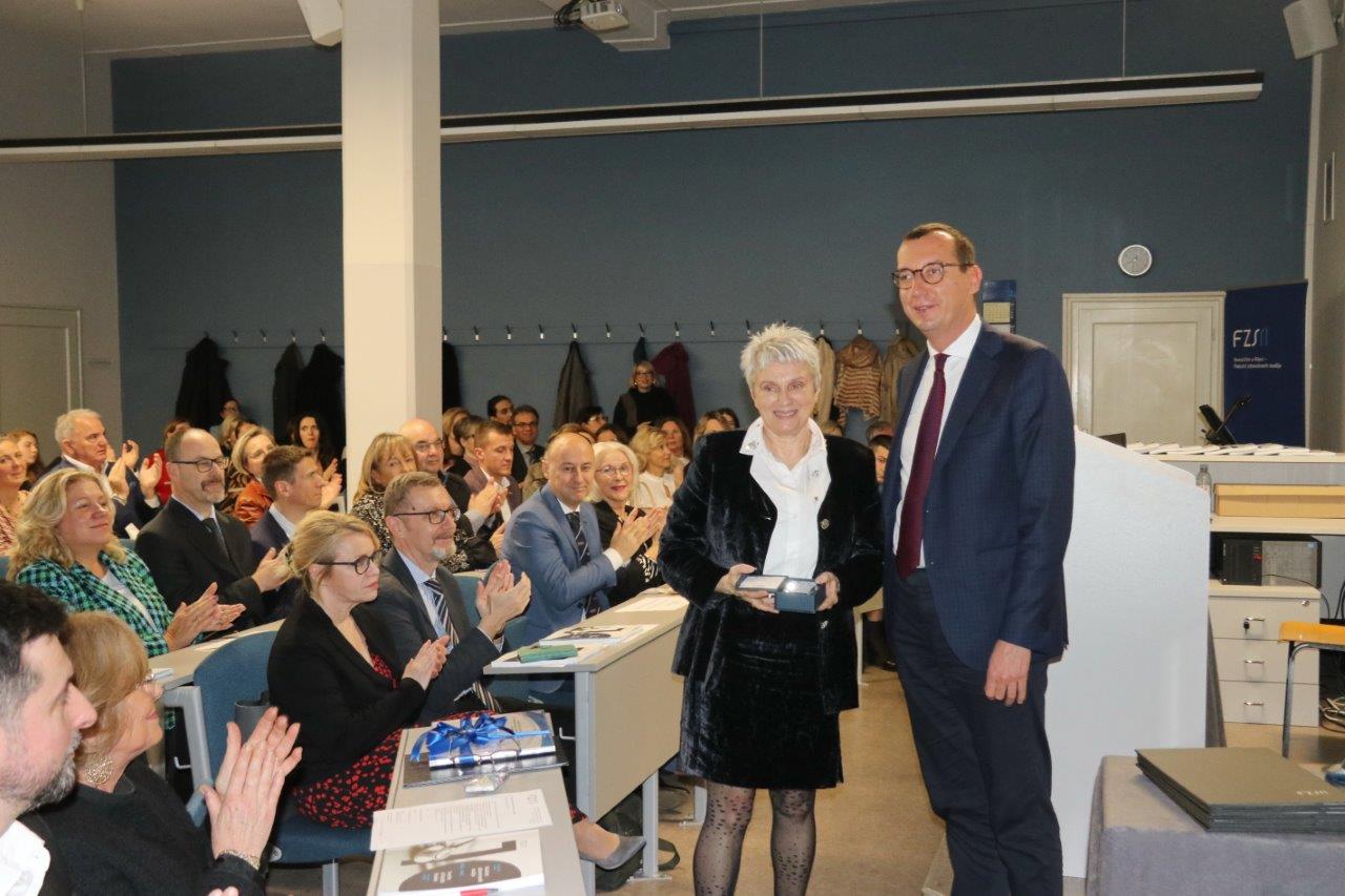 Svečana-sjednica-povodom-10-godina-Fakulteta-udravstvenih-studija-10 Svečana-sjednica-povodom-10-godina-Fakulteta-udravstvenih-studija-10