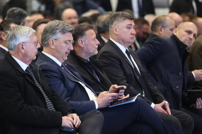 768×768-42bcb76c-9d0c-11eb-86af-cedfb09875dd (1) 768×768-42bcb76c-9d0c-11eb-86af-cedfb09875dd (1)