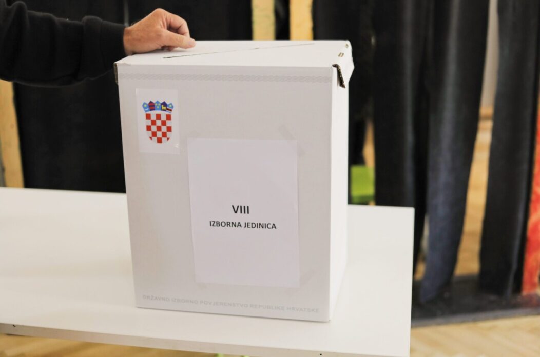 Parlamentarni izbori glasališta glasanje