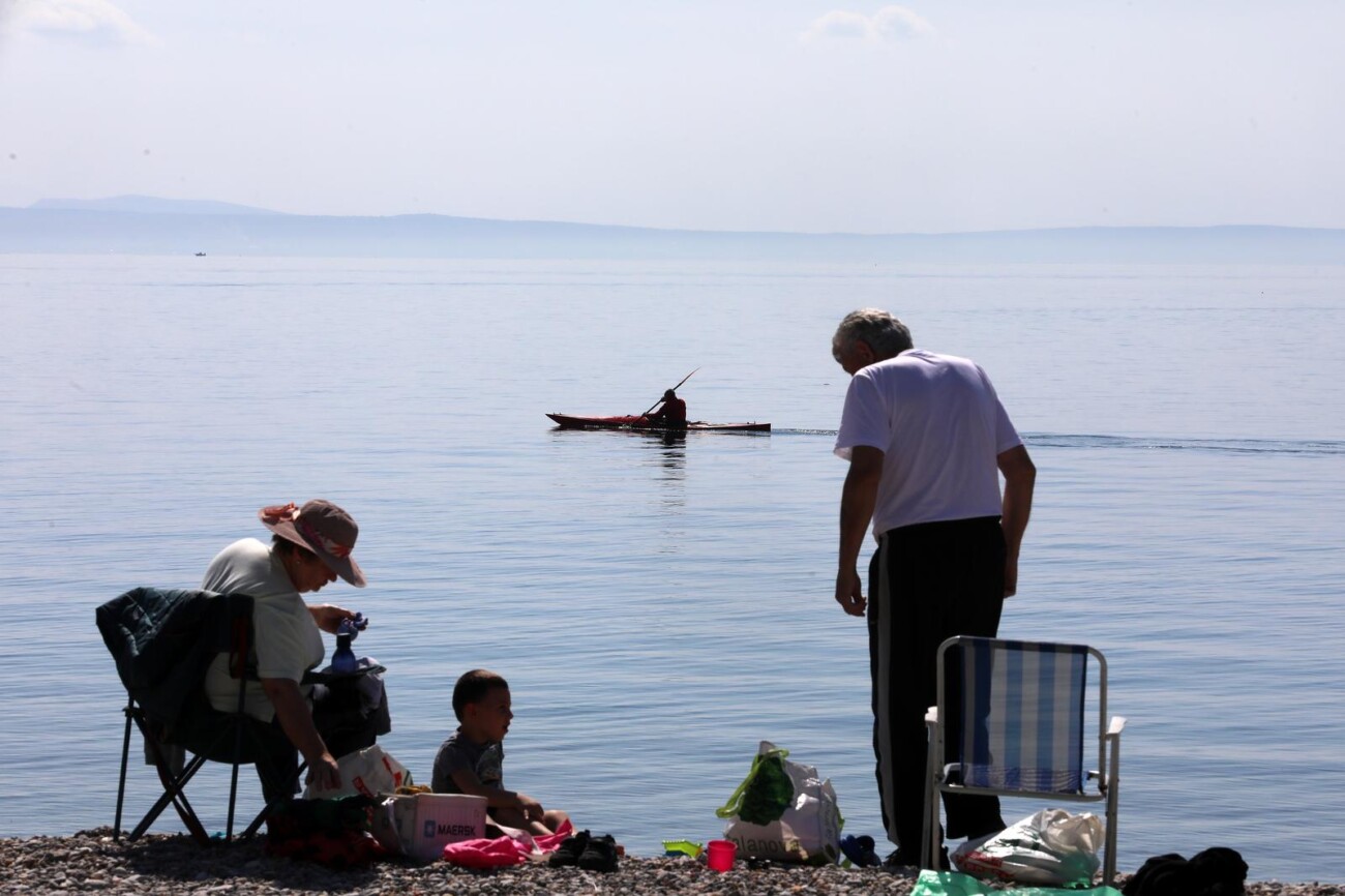 Rijeka: Mnogobrojni Riječani na plaži Kantrida Rijeka: Mnogobrojni Riječani na plaži Kantrida