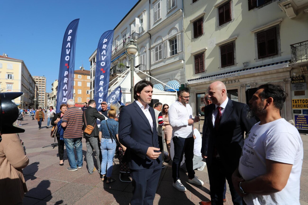 Rijeka: Mislav Kolakušić i Vilibor Sinčić s građanima na Korzu Rijeka: Mislav Kolakušić i Vilibor Sinčić s građanima na Korzu