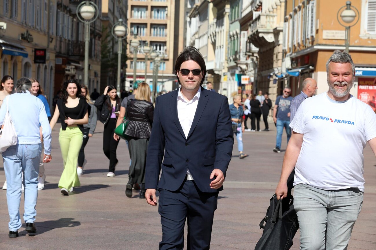 Rijeka: Mislav Kolakušić i Vilibor Sinčić s građanima na Korzu Rijeka: Mislav Kolakušić i Vilibor Sinčić s građanima na Korzu