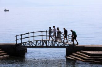 Opatija: Kupači i turisti na plaži Slatina