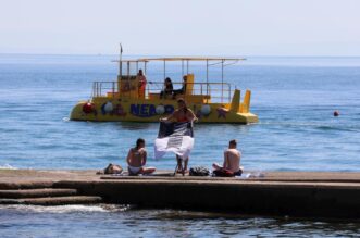 Opatija: Kupa?i i turisti na plai Slatina