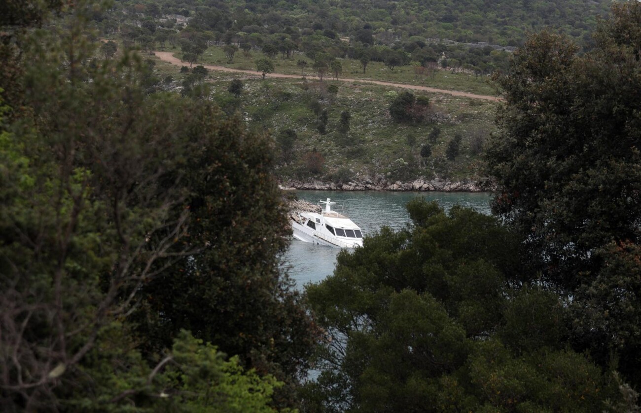 Na Krku je pronađena napola potonula jahta Na Krku je pronađena napola potonula jahta