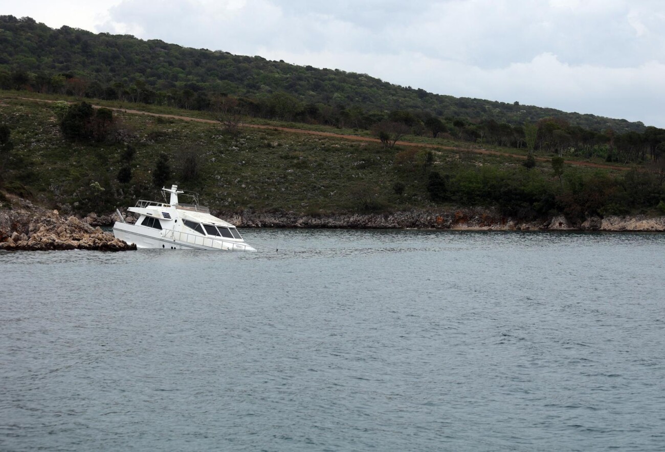 Na Krku je pronađena napola potonula jahta Na Krku je pronađena napola potonula jahta
