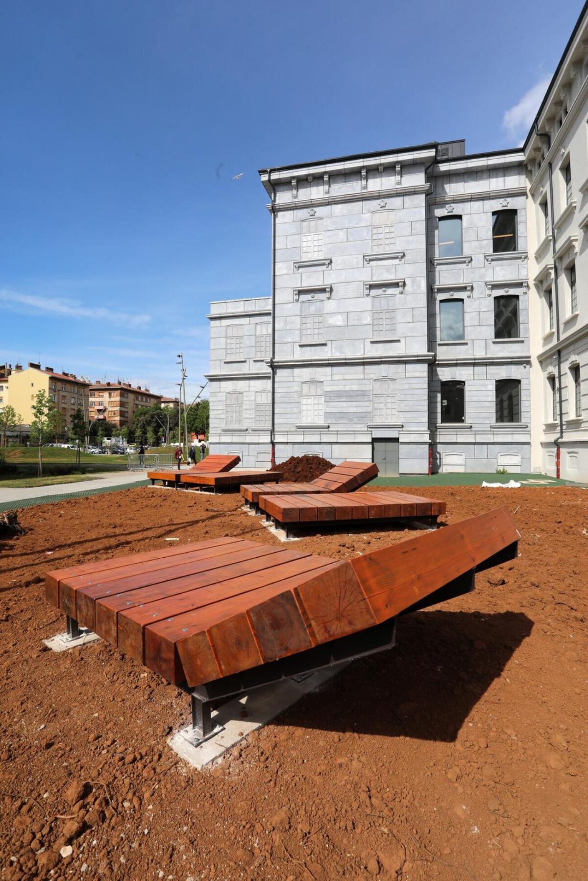 Rijeka: Velike drvene ležaljke postavljene su u Art kvartu