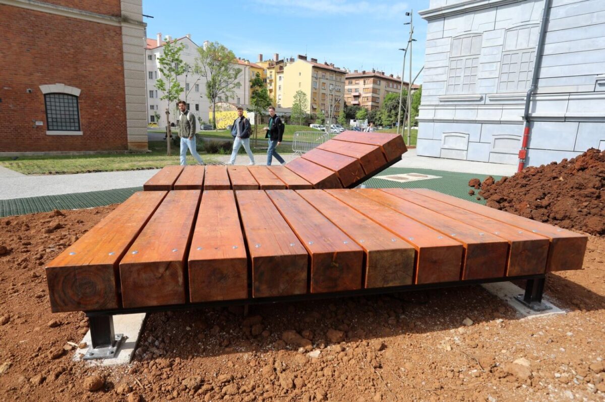 Rijeka: Velike drvene lealjke postavljene su u Art kvartu