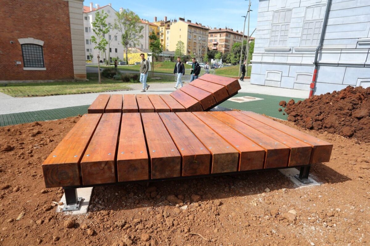 Rijeka: Velike drvene lealjke postavljene su u Art kvartu