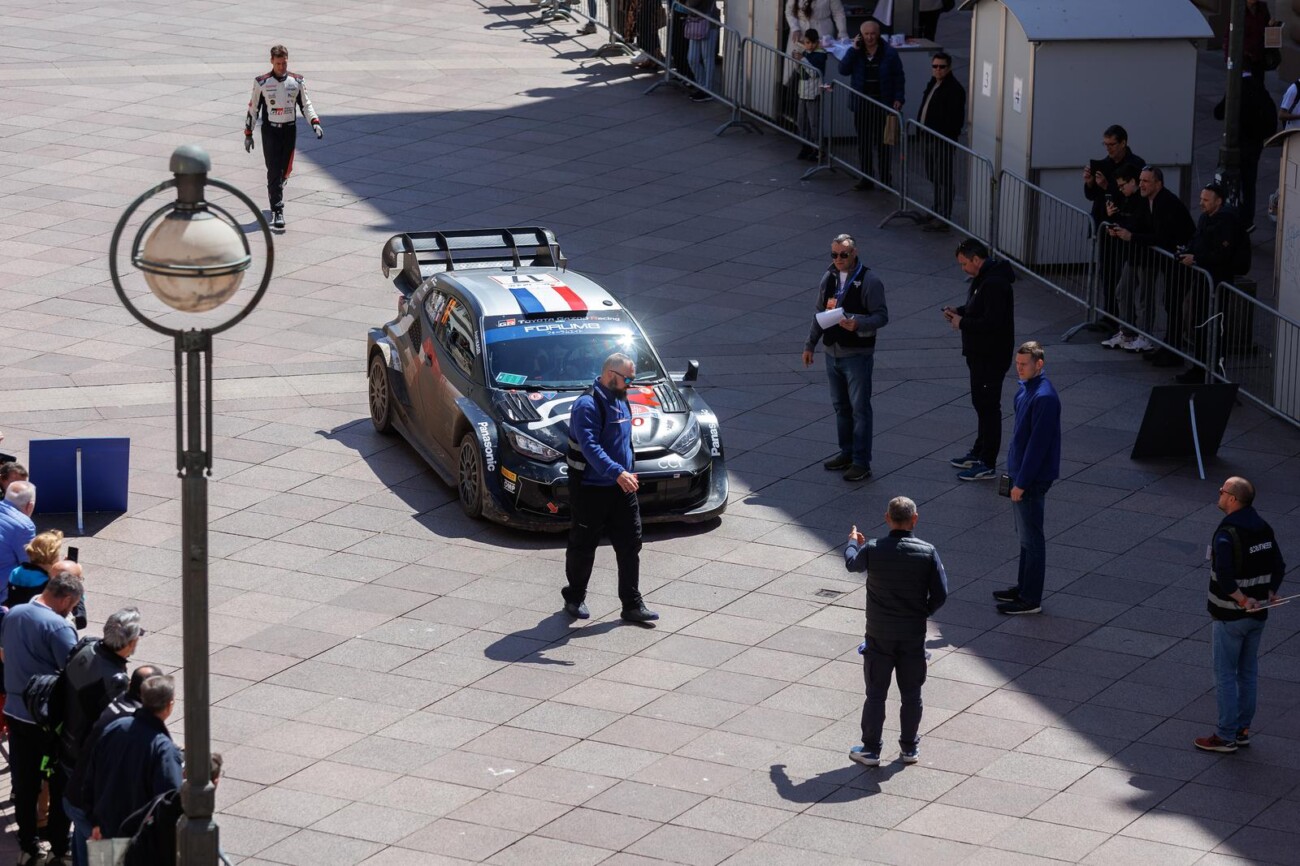 Rijeka: WRC automobili na Korzu izmedu 2 brzinca koja se voze na Platku Rijeka: WRC automobili na Korzu izmedu 2 brzinca koja se voze na Platku