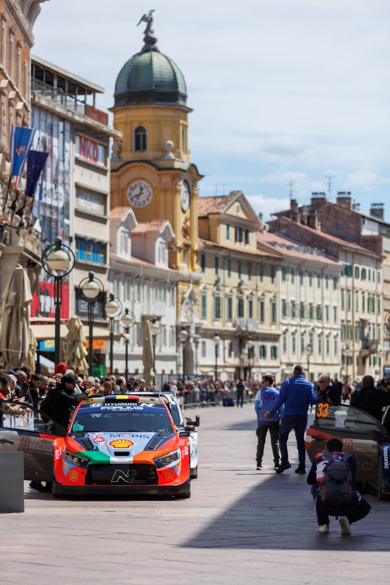 Rijeka: WRC automobili na Korzu izmedu 2 brzinca koja se voze na Platku Rijeka: WRC automobili na Korzu izmedu 2 brzinca koja se voze na Platku