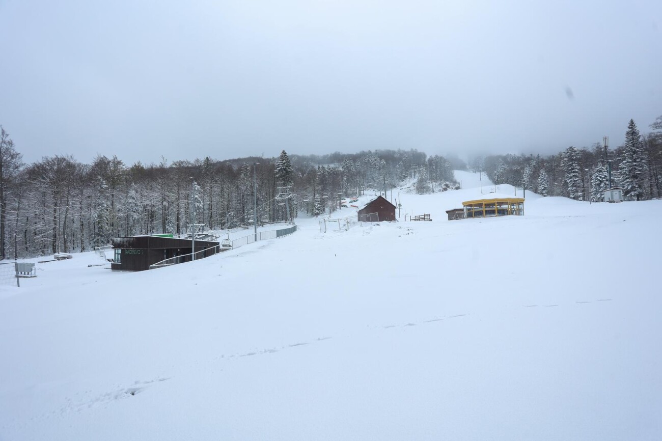 Snijeg zabijelio Platak Snijeg zabijelio Platak