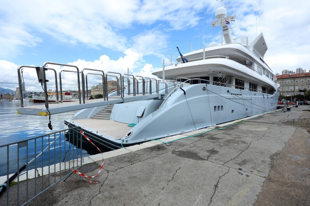 Jahta Odessa II, u vlasništvu milijardera Lena Blavatnika, privezana je u riječkoj luci Jahta Odessa II, u vlasništvu milijardera Lena Blavatnika, privezana je u riječkoj luci