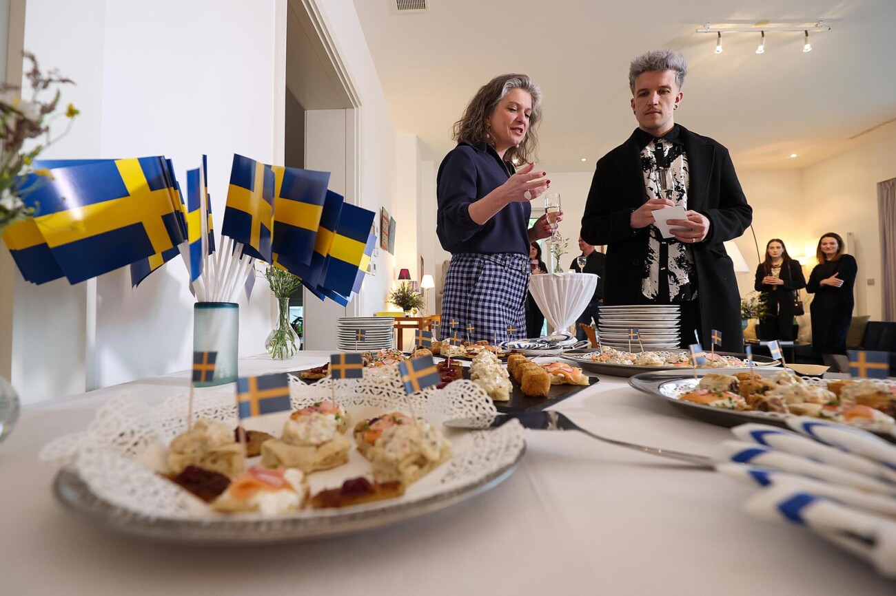 Zagreb: Anna Boda, veleposlanica Kraljevine Švedske, organizirala je mali događaj za ispraćaj Baby Lasagne u Švedsku Zagreb: Anna Boda, veleposlanica Kraljevine Švedske, organizirala je mali događaj za ispraćaj Baby Lasagne u Švedsku