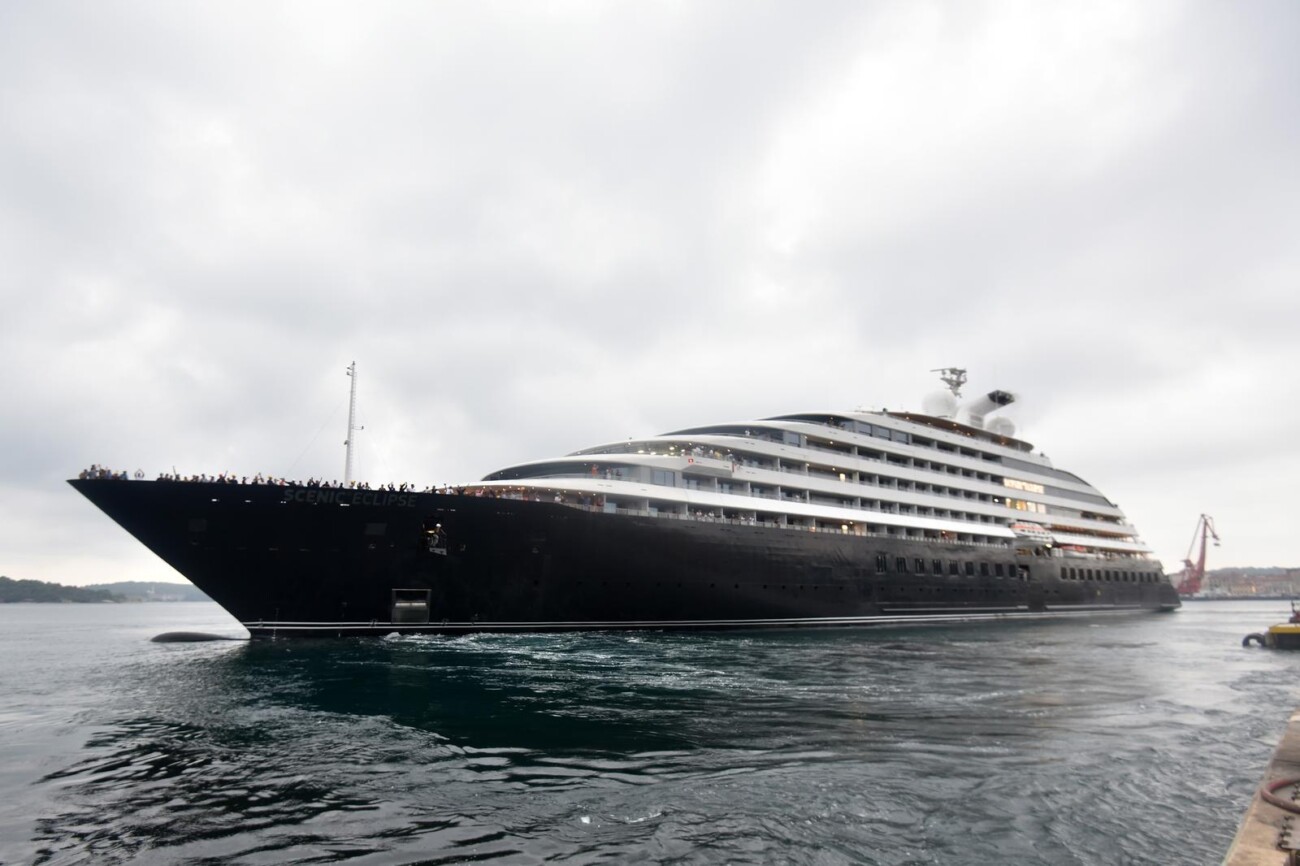 Luksuzni polarni kruzer Scenic Eclipse napustio posrnulo brodogradilište u Puli Luksuzni polarni kruzer Scenic Eclipse napustio posrnulo brodogradilište u Puli