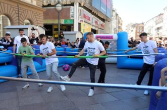 Rijeka: Nogometai Rijeke drue se s navija?ima na Korzu