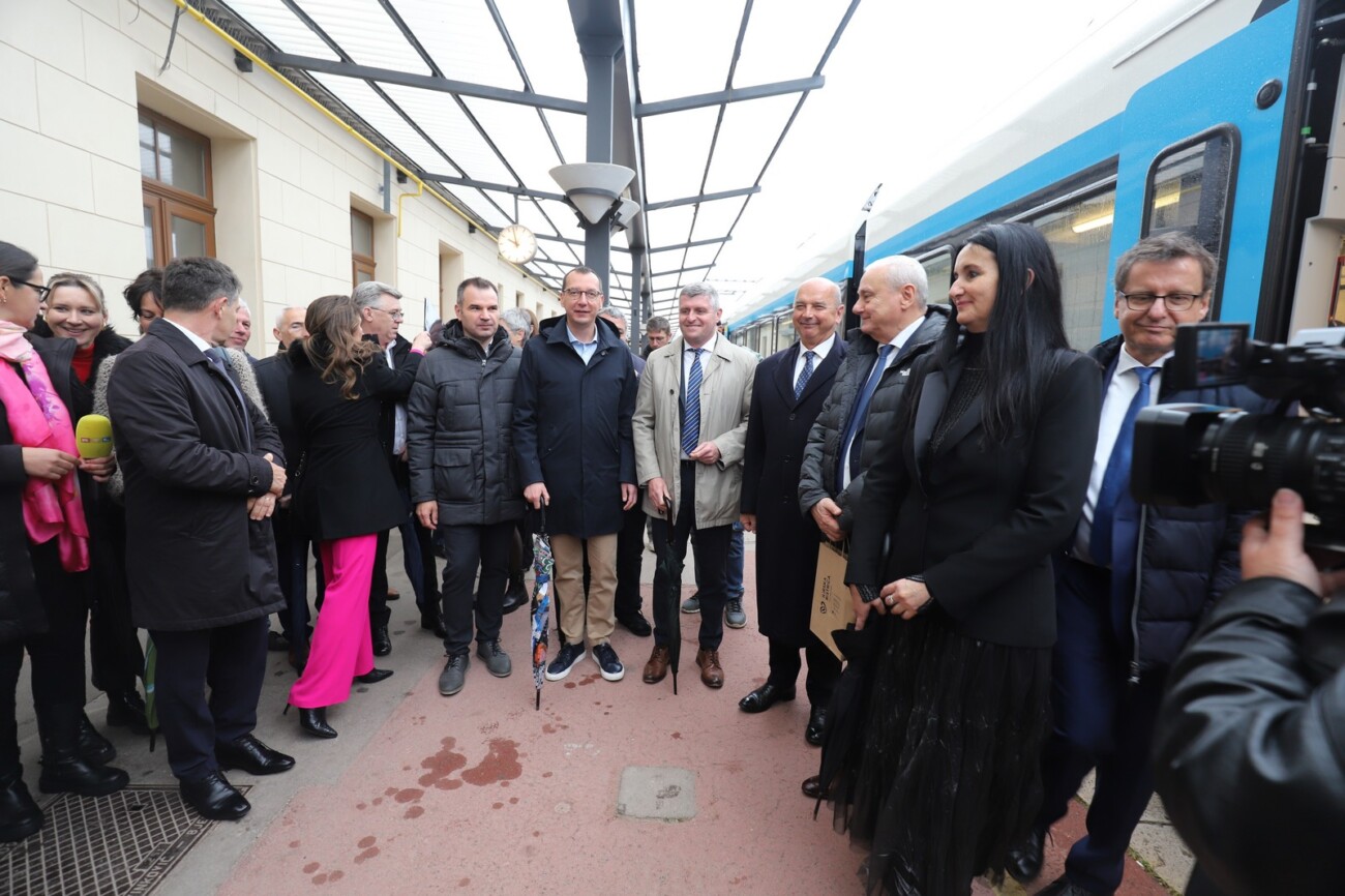 Trst-i-Rijeka-povezani-vlakom-preko-Slovenije-25