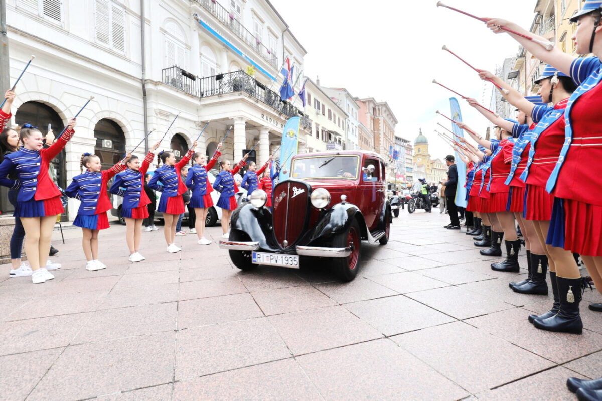 28.-međunarodni-susret-povijesnih-automobila-12