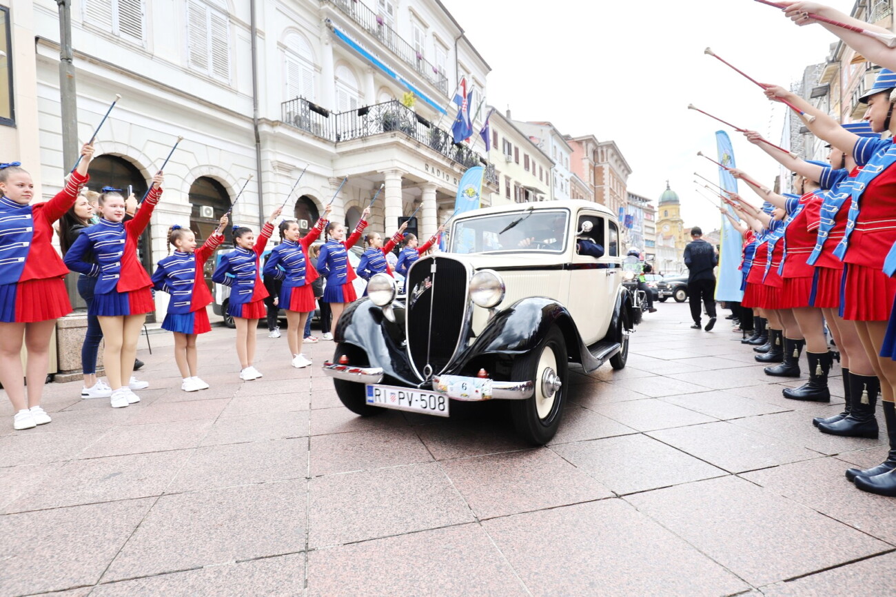 28.-međunarodni-susret-povijesnih-automobila-13 28.-međunarodni-susret-povijesnih-automobila-13