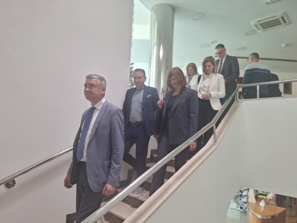 IMG-cb4c7f6968f1f54ca14b4b5c2a91a77b-V-1-1024×768 IMG-cb4c7f6968f1f54ca14b4b5c2a91a77b-V-1-1024×768