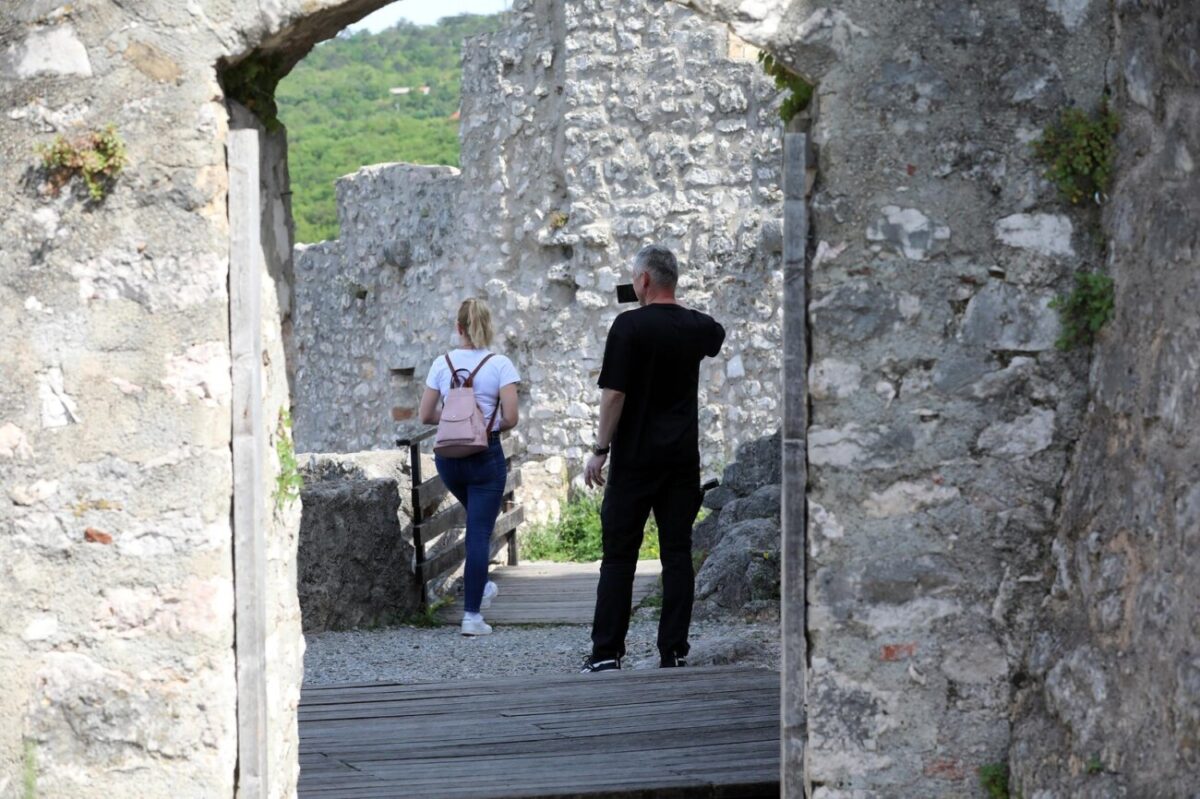 Rijeka: Mnogobrojni turisti posjećuju Trsatsku gradinu